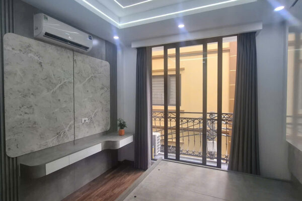 🔥 CƠ HỘI NGÀN NĂM CÓ 1 CHO GIA ĐÌNH TÀI CHÍNH HẠN HẸP – ĐÓN TẾT 2026 VIÊN MÃN! 💥 8 TỶ – Ô TÔ ĐỖ CỬA – THÔNG HOÀNG QUỐC VIỆT – VÕ CHÍ CÔNG – XUÂN TẢO! 💥 🏡 Nhà đẹp – vị trí vàng – tiện ích bủa vây, hiếm có căn thứ hai! 📐 Sổ đỏ 25m² – MT 3.5m – 5 tầng chắc chắn, thoáng sáng 🚗 Ô tô đỗ cửa, đường thông các trục lớn, di chuyển cực dễ 🌳 Sân chơi trước nhà, tuyệt vời cho gia đình có trẻ nhỏ 🏙️ Kề cận Starlake, thừa hưởng trọn tiện ích cao cấp: công viên, hồ, trường học, TTTM… 💥 8 TỶ mà có ô tô đỗ cửa + vị trí trung tâm thế này = CỰC HIẾM! ⛔ Nhà hiếm – khách thiện chí xem ngay kẻo lỡ! 📞 Em Thắng: 0977168567 #starlake #nhahoangquocviet #nhavochicong #bandatcaugiay