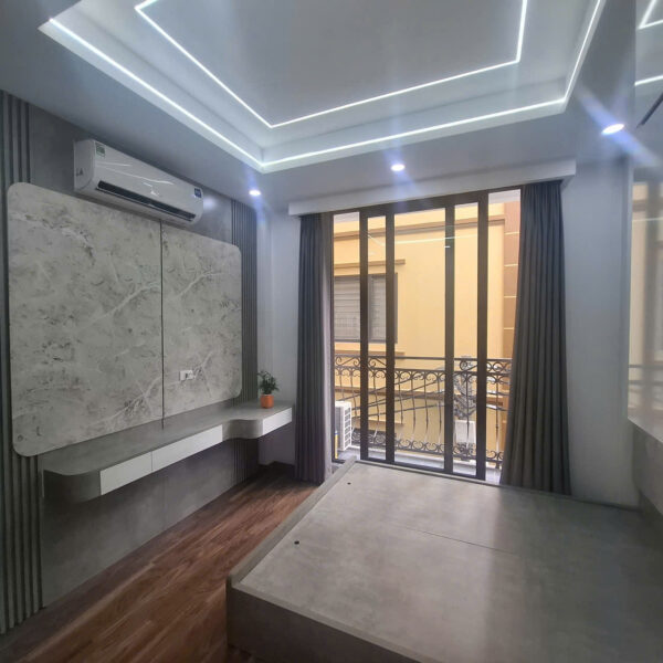 🔥 CƠ HỘI NGÀN NĂM CÓ 1 CHO GIA ĐÌNH TÀI CHÍNH HẠN HẸP – ĐÓN TẾT 2026 VIÊN MÃN! 💥 8 TỶ – Ô TÔ ĐỖ CỬA – THÔNG HOÀNG QUỐC VIỆT – VÕ CHÍ CÔNG – XUÂN TẢO! 💥 🏡 Nhà đẹp – vị trí vàng – tiện ích bủa vây, hiếm có căn thứ hai! 📐 Sổ đỏ 25m² – MT 3.5m – 5 tầng chắc chắn, thoáng sáng 🚗 Ô tô đỗ cửa, đường thông các trục lớn, di chuyển cực dễ 🌳 Sân chơi trước nhà, tuyệt vời cho gia đình có trẻ nhỏ 🏙️ Kề cận Starlake, thừa hưởng trọn tiện ích cao cấp: công viên, hồ, trường học, TTTM… 💥 8 TỶ mà có ô tô đỗ cửa + vị trí trung tâm thế này = CỰC HIẾM! ⛔ Nhà hiếm – khách thiện chí xem ngay kẻo lỡ! 📞 Em Thắng: 0977168567 #starlake #nhahoangquocviet #nhavochicong #bandatcaugiay